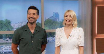 Holly Willoughby apologises to This Morning guest after Craig Doyle chucks lemon across set - www.ok.co.uk - France