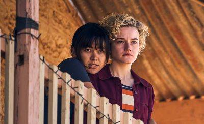 ‘The Royal Hotel’ Trailer: Julia Garner & Jessica Henwick Star In Outback Survival Drama For Director Kitty Green - theplaylist.net