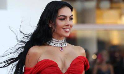 Georgina Rodriguez’s red fiery look inspired by Julia Roberts in ‘Pretty Woman’ - us.hola.com - county Roberts