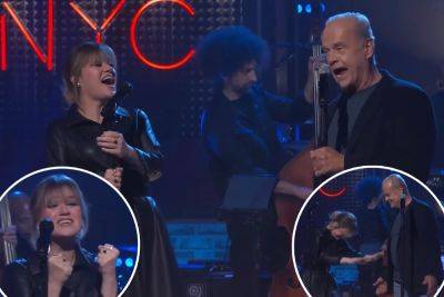 Watch Kelly Clarkson sing the ‘Frasier’ theme song with Kelsey Grammer: ‘Freaking out’ - nypost.com - Los Angeles - Boston - county Crane
