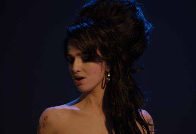 ‘Back To Black’ trailer: Marisa Abela leads as Amy Winehouse in new biopic - www.thehollywoodnews.com