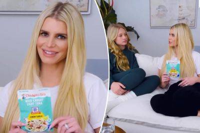 Jessica Simpson pokes fun at her viral ‘Newlyweds’ Chicken of the Sea blunder in hilarious new ad - nypost.com