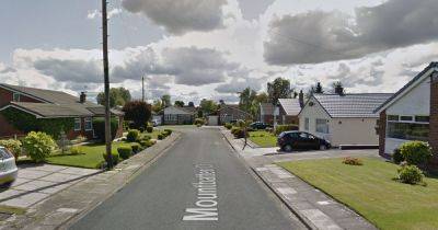 Police appeal after two homes burgled in just an hour on nearby streets - www.manchestereveningnews.co.uk