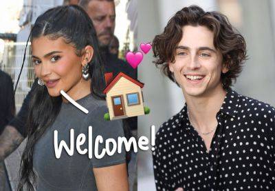 Timothée Chalamet ‘Moving In’ With Kylie Jenner -- Why She’s Keeping It A Secret From Her Family! - perezhilton.com - Los Angeles - USA
