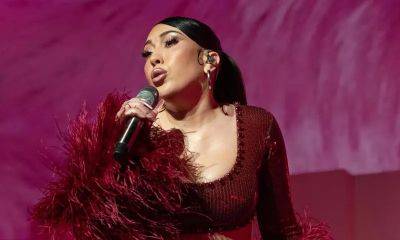 Kali Uchis shows her growing baby bump while performing on Jimmy Kimmel Live! - us.hola.com