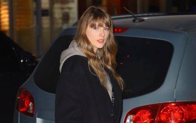 Taylor Swift Bundles Up for an Evening Studio Session in NYC - www.justjared.com - New York - state Missouri - Kansas City - county Buffalo