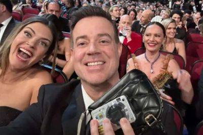 Carson Daly Sneaks A Selfie Onto Ayo Edebiri’s Phone At Emmy Awards - deadline.com