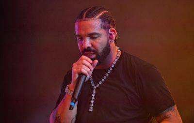 Drake accuses “journalistic world” of “cashing out on negativity” - www.nme.com - USA