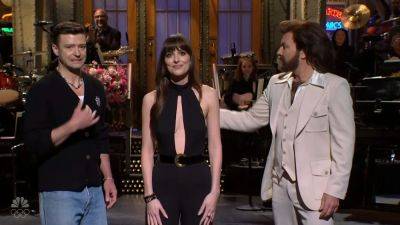 Justin Timberlake & Jimmy Fallon Crash Dakota Johnson’s ‘SNL’ Monologue; Taylor Swift Gets Shout-out - deadline.com
