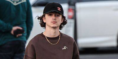 Timothee Chalamet Looks Effortlessly Cool During Outing as 'Wonka' Dominates Box Office - www.justjared.com