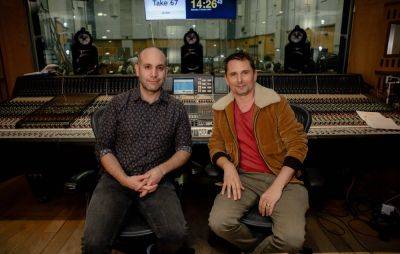 Muse’s Matt Bellamy has scored a new audiobook of ‘1984’ – starring Andrew Garfield - www.nme.com - Britain