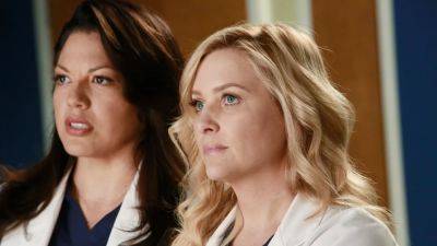 Grey's Anatomy Is Bringing Dr. Arizona Robbins Back in Season 20—and Calzona Fans Want Answers - www.glamour.com - New York - Arizona