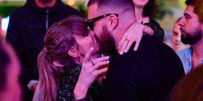 Taylor Swift & Travis Kelce Kiss, Dance to Her Song 'Love Story' at Super Bowl 2024 After Party (Video & Photos!) - www.justjared.com - Las Vegas - Kansas City