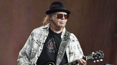 Neil Young & Crazy Horse Announce First National Tour in 10 Years, Behind New Retrospective Album, ‘Fu##in’ Up’ - variety.com - Los Angeles - California - Atlanta - Chicago - Nashville - county San Diego - city Austin - county Dallas - Detroit - city Phoenix - Boston - county Camden