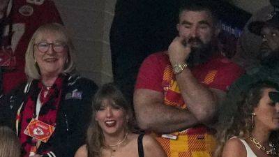 Jason Kelce Was “Overwhelmed” By The Number Of Celebrities Who Wanted To Meet Taylor Swift at the Super Bowl - www.glamour.com