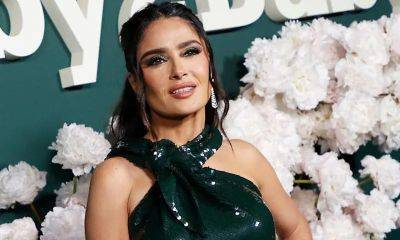 Salma Hayek celebrates National Pancake day by cooking in her silky pajamas - us.hola.com - Mexico