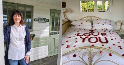 We're Airbnb cupids: Couple 'set the scene' with roses, lights and banners to host over 100 proposals - www.manchestereveningnews.co.uk - county Valley