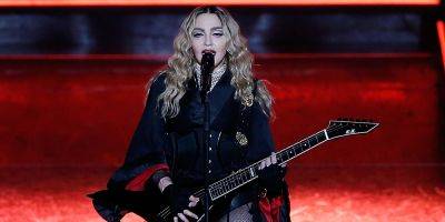 Madonna Falls Onstage During 'Celebration Tour,' Handles It Like a Pro - www.justjared.com