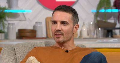Coronation Street's Matt Milburn quickly corrects Lorraine Kelly over help for steamy scenes with Tracy Barlow - www.manchestereveningnews.co.uk - France - county Weatherfield