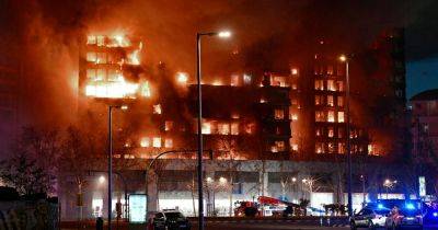 Huge fire tears through two blocks of flats in Valencia as terrified locals scream from balconies - www.dailyrecord.co.uk - Spain - city Sanchez - county Valencia