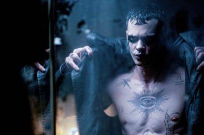‘The Crow’ reboot shares first look at Bill Skarsgård and FKA Twigs in iconic roles - www.nme.com