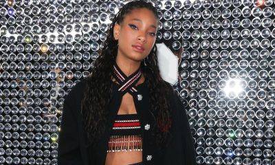 Willow Smith is all smiles at Paris Fashion Week: Spotted dancing to ‘Bootylicious’ by Destiny’s child with Halle Bailey - us.hola.com - Paris - India