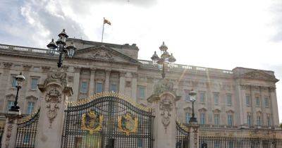 Armed police swoop on Buckingham Palace after car smashes into gates - www.manchestereveningnews.co.uk - Manchester - city Westminster