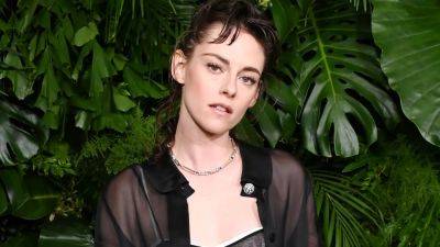 Kristen Stewart Wore a Bra and Boxers to Chanel's Pre-Oscars Party, As One Does - www.glamour.com - France - Los Angeles - Beverly Hills