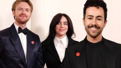 Ramy Youssef Says “We Need To Stop The Violence”; Wears Ceasefire Pin Along With Billie Eilish & Finneas O’Connell On Oscars Red Carpet - deadline.com - county Lee - Israel - Palestine