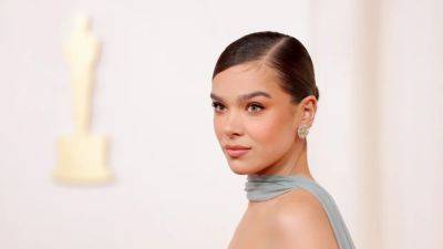 Hailee Steinfeld Is a Literal Fairy Princess at the 2024 Oscars - www.glamour.com