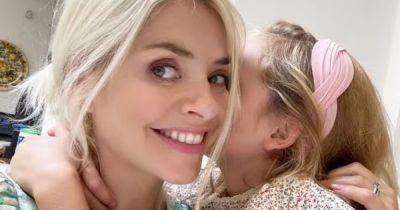 Holly Willoughby shares rare pic of daughter Belle, 12, as they share sweet moment - www.ok.co.uk