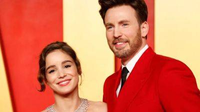 Chris Evans and Alba Baptista Just Made Their Red-Carpet Debut Six Months After Getting Married - www.glamour.com - New York - Portugal - county Evans