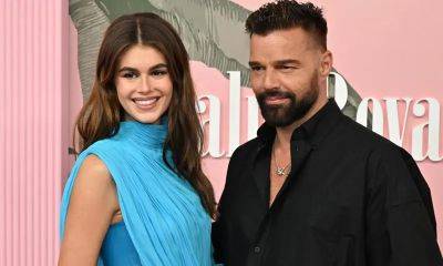 Kaia Gerber and Ricky Martin posed with their families at the premiere of Palm Royale - us.hola.com - Los Angeles - Beverly Hills - Puerto Rico - county Palm Beach - county Crawford