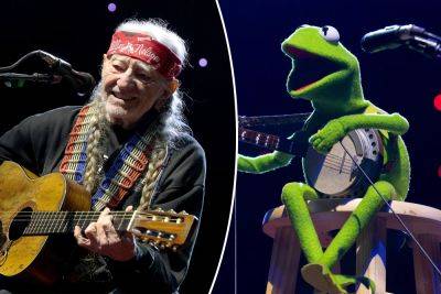 Willie Nelson, Kermit the Frog sing ‘Rainbow Connection’ together for the first time - nypost.com - Texas - New York - county Buffalo