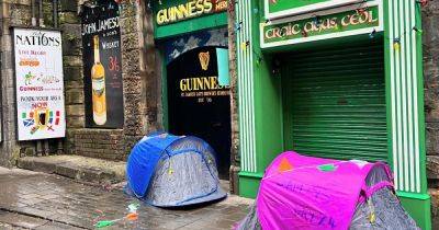 Hardy St Patrick's Day punters camp overnight outside Scots pub leaving bosses in stitches - www.dailyrecord.co.uk - Scotland - Ireland