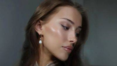 Pearl Skin Is the Prettiest Makeup Trend for Spring 2024 - www.glamour.com
