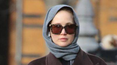 Jennifer Lawrence Paired Her Cozy Spring Layers With the Season's Most Divisive Shoe - www.glamour.com