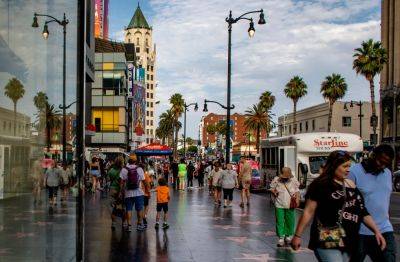 Hollywood Boulevard Revitalization To Include Wider Sidewalks, More Crosswalks, New Bike & Bus Lanes; Aims To Build “Hollywood Around People Instead Of Cars” - deadline.com - Los Angeles