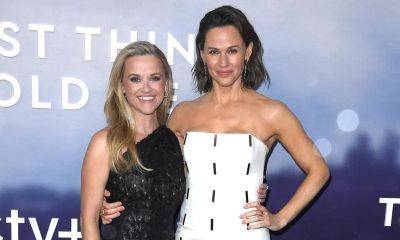 Jennifer Garner celebrates Reese Witherspoon’s birthday with a sax solo - us.hola.com