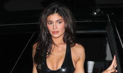 Kylie Jenner shares amazing throwback of Kim, Kourtney, and Khloé Kardashian with big hair and bikinis - us.hola.com - county Stone - Kardashians