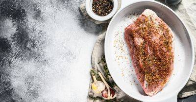 Jamie Oliver's five-ingredient pan-seared lamb that takes 25 minutes to cook - www.dailyrecord.co.uk - Scotland