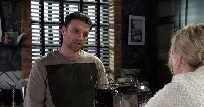 Coronation Street's Damon sent three-word message by 'son' after 'blooper' uncovered - www.manchestereveningnews.co.uk