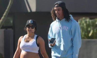 Vanessa Hudgens and Cole Tucker spotted for the first time since announcing her pregnancy - us.hola.com - Mexico - county Butler - Arizona - city Scottsdale, state Arizona