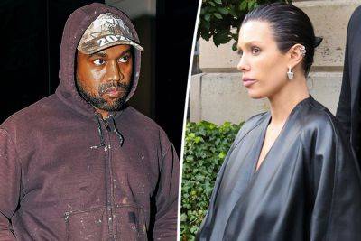 Bianca Censori Covers Up Amid Reports Her Dad Wants To Confront Kanye West About Her NSFW Outfits! - perezhilton.com - Paris