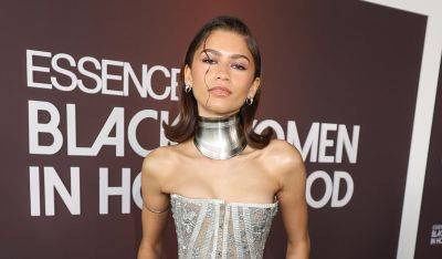 Zendaya Wears Large Choker Necklace, Tight Corset, & Jeans for Latest Red Carpet Appearance - www.justjared.com - Los Angeles - Hollywood