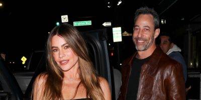 Sofia Vergara Strikes a Pose, Is All Smiles During Date Night With Justin Saliman - www.justjared.com - Beverly Hills