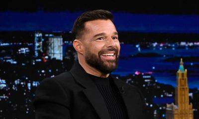 Ricky Martin secured his role in ‘Palm Royale’ after dancing with the show’s creator - us.hola.com - Puerto Rico