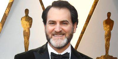 'Call Me By Your Name' Star Michael Stuhlbarg Attacked With a Rock in NYC - www.justjared.com - New York - New York - county Rock - Israel