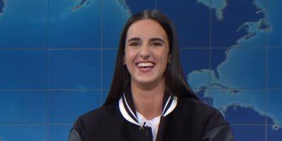 Caitlin Clark Makes Surprise 'SNL' Cameo, Pokes Fun at Michael Che During 'Weekend Update' - www.justjared.com - Indiana - state Iowa