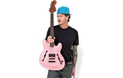 Blink-182’s Tom DeLonge launches “the coolest guitar ever made” with signature Fender Starcaster - www.nme.com